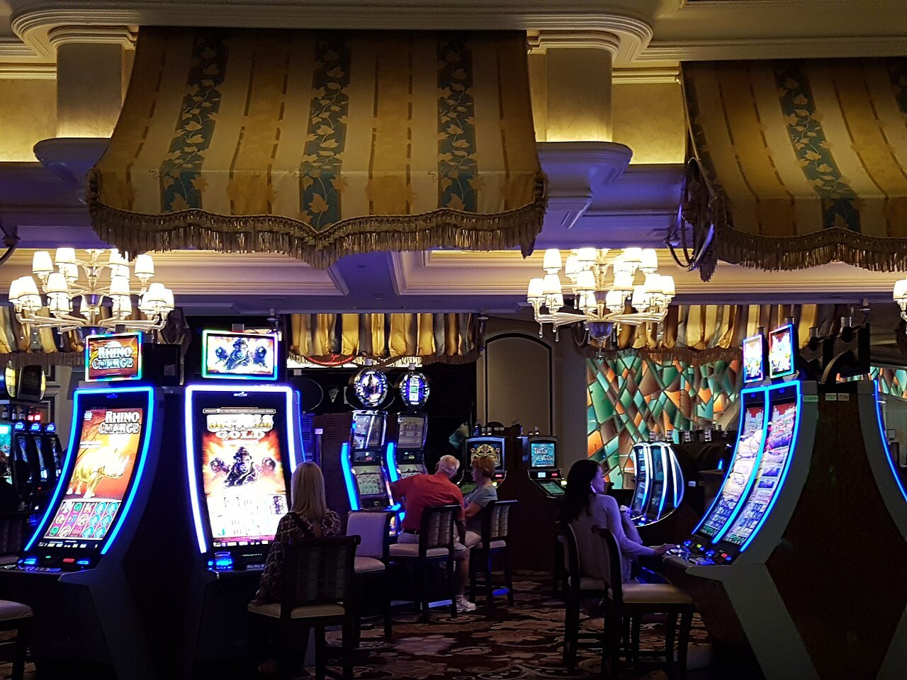 The Bellagio casino floor with slot machines and visitors; the film’s vault and cage are not pictured.