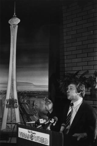 Bob Stupak unveiling a model of the proposed tower, as described on the Wikimedia Commons file page.