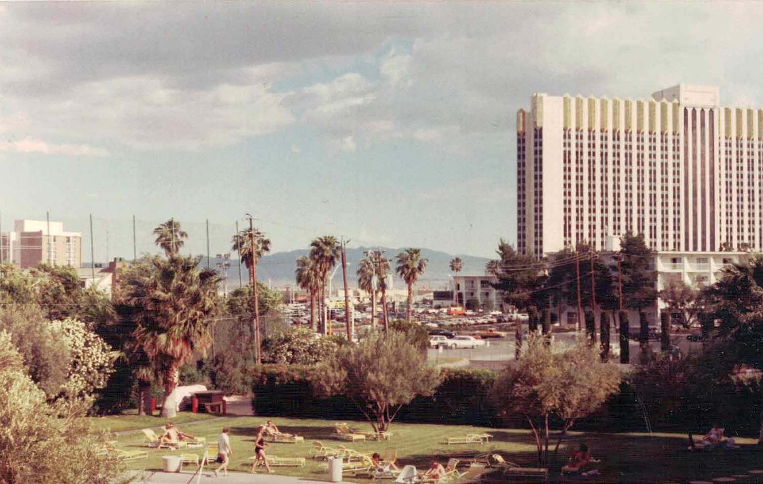 Marina’s lawn and loungers in 1987, looking south across Tropicana Avenue toward the separate Tropicana hotel.